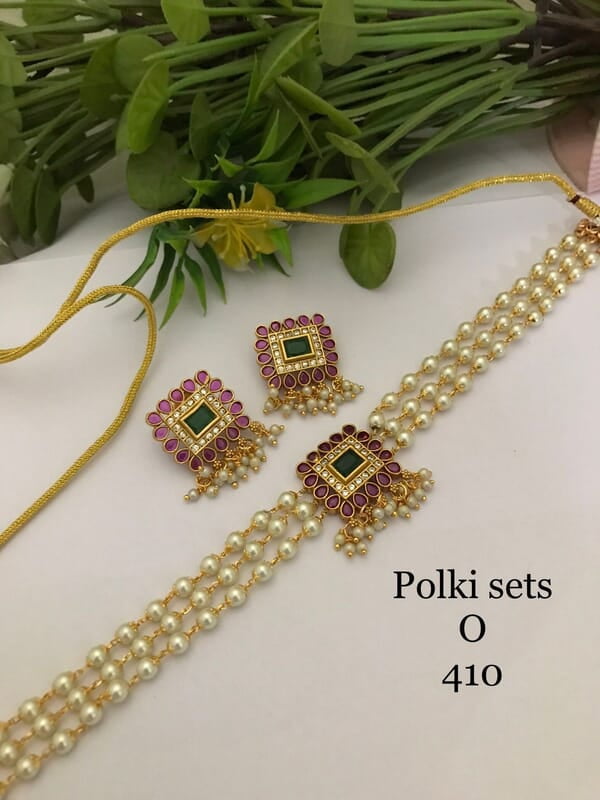 V170: Beautiful Choker Set