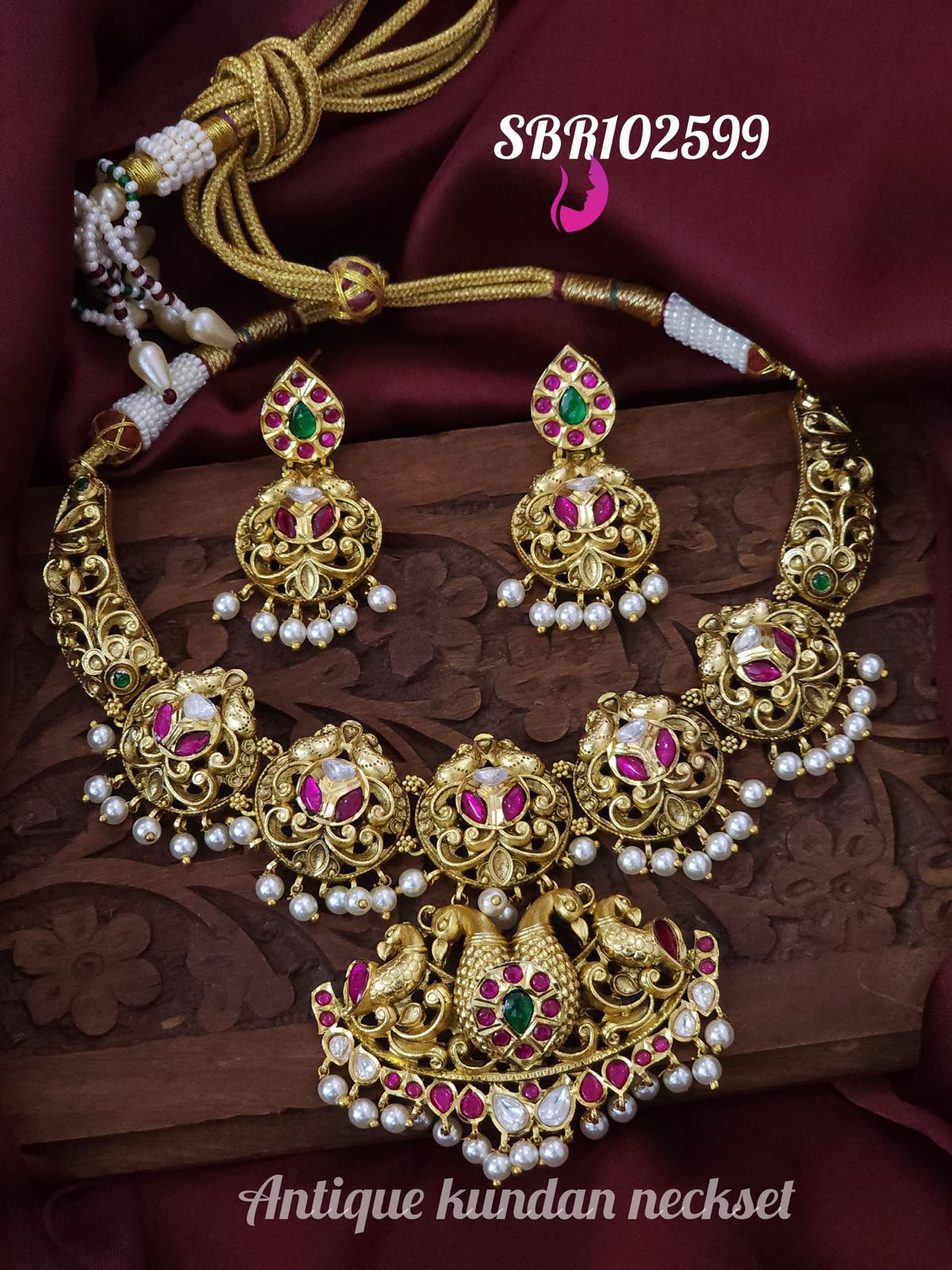 V976: Beautiful Antique Kundan Necklace Set