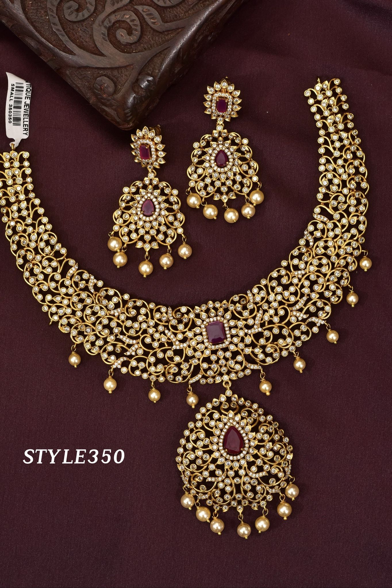 V977: Beautiful Necklace Set