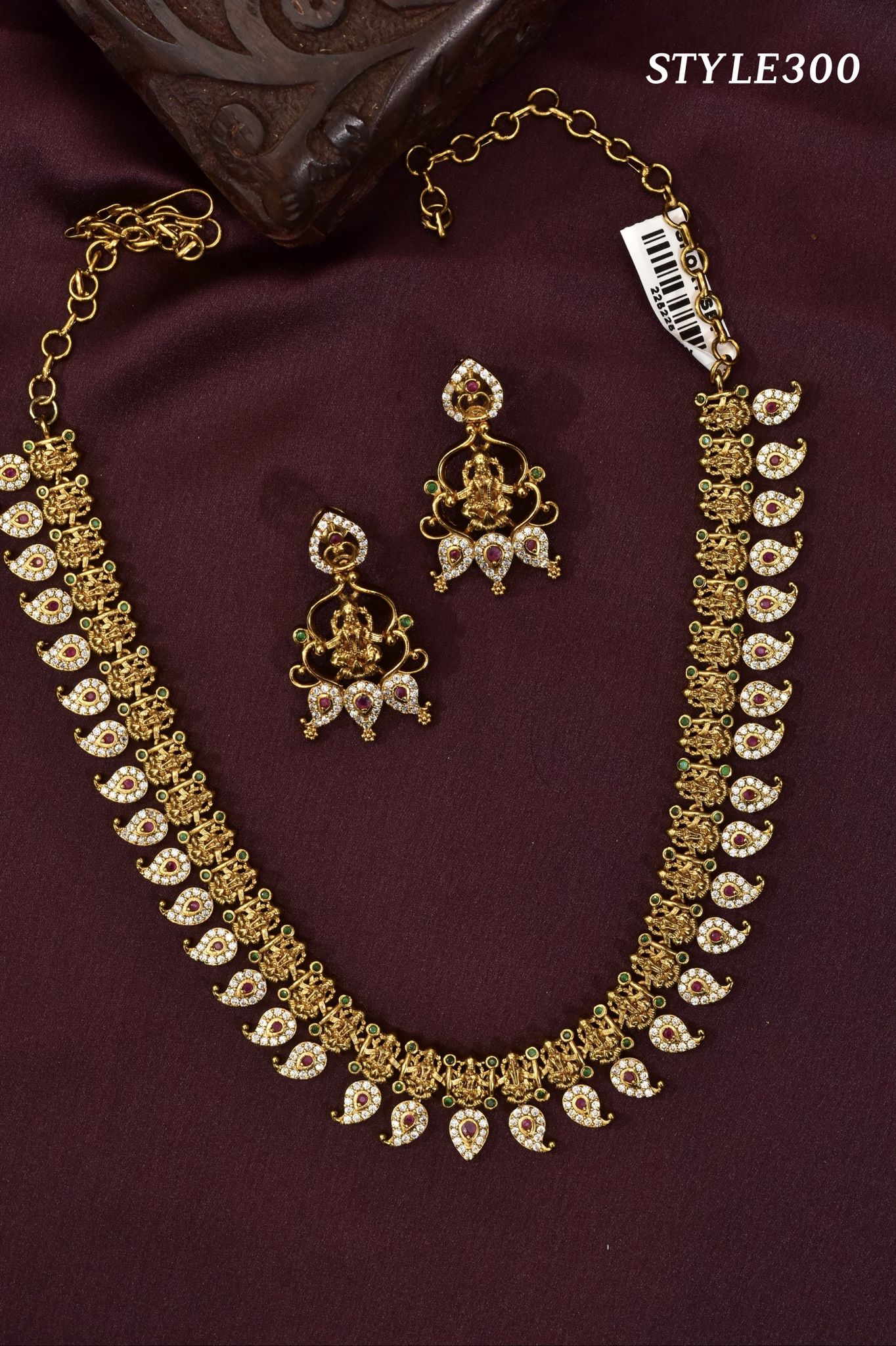 V983: Beautiful Necklace Set