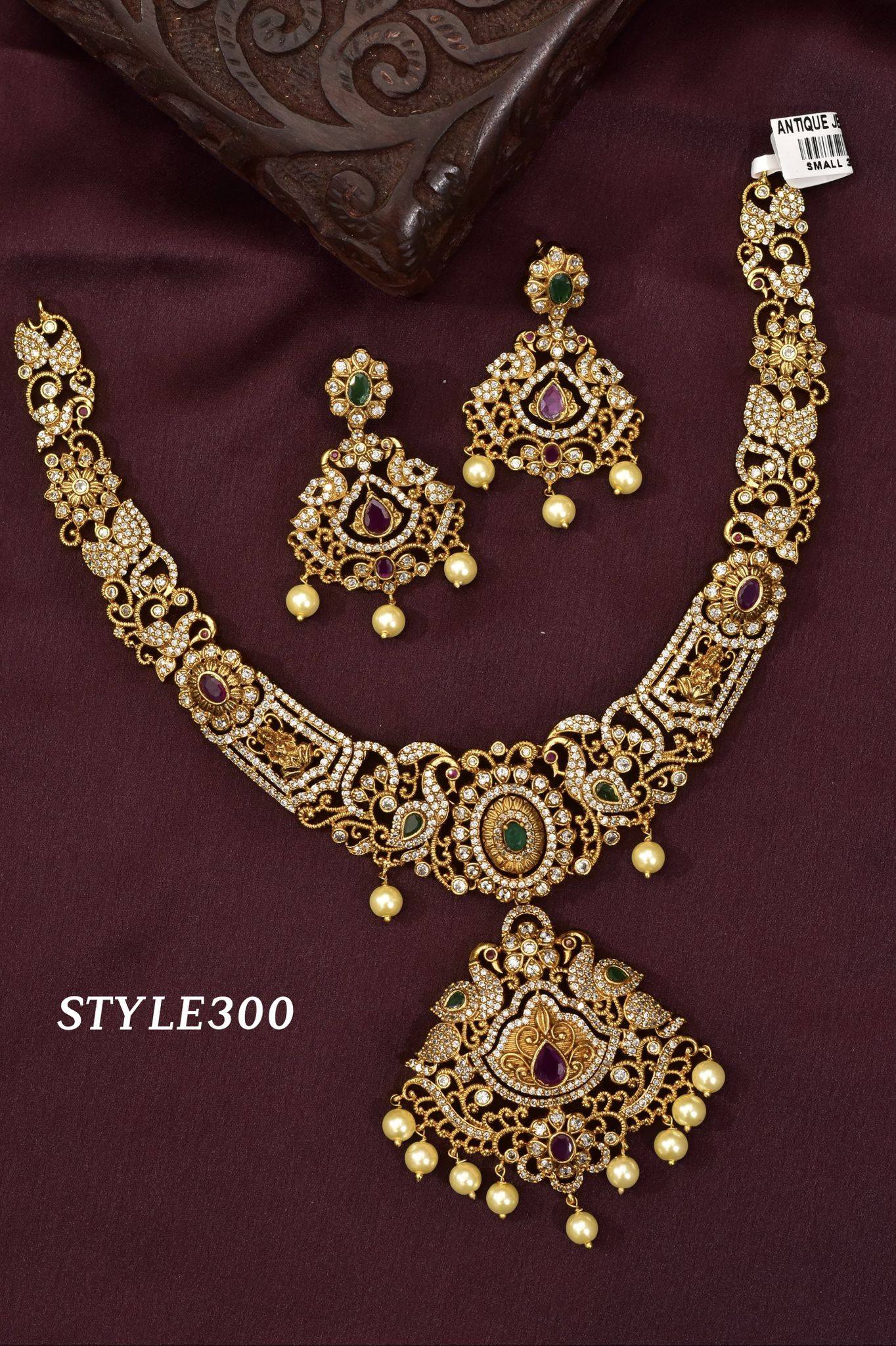 V984: Beautiful Necklace Set