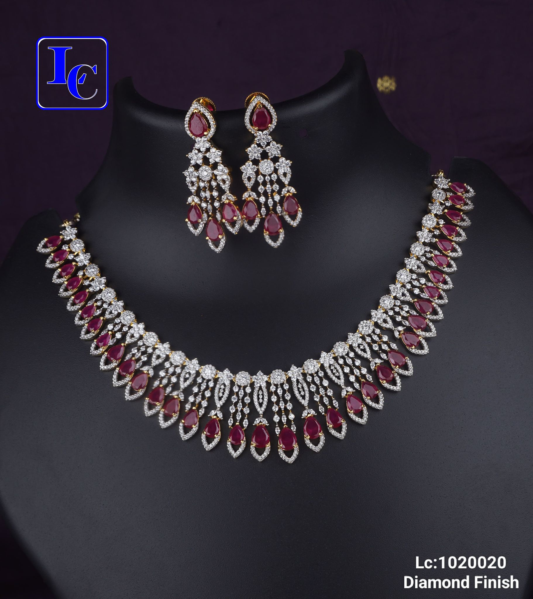 v988: Beautiful Diamond Finish  Necklace Set