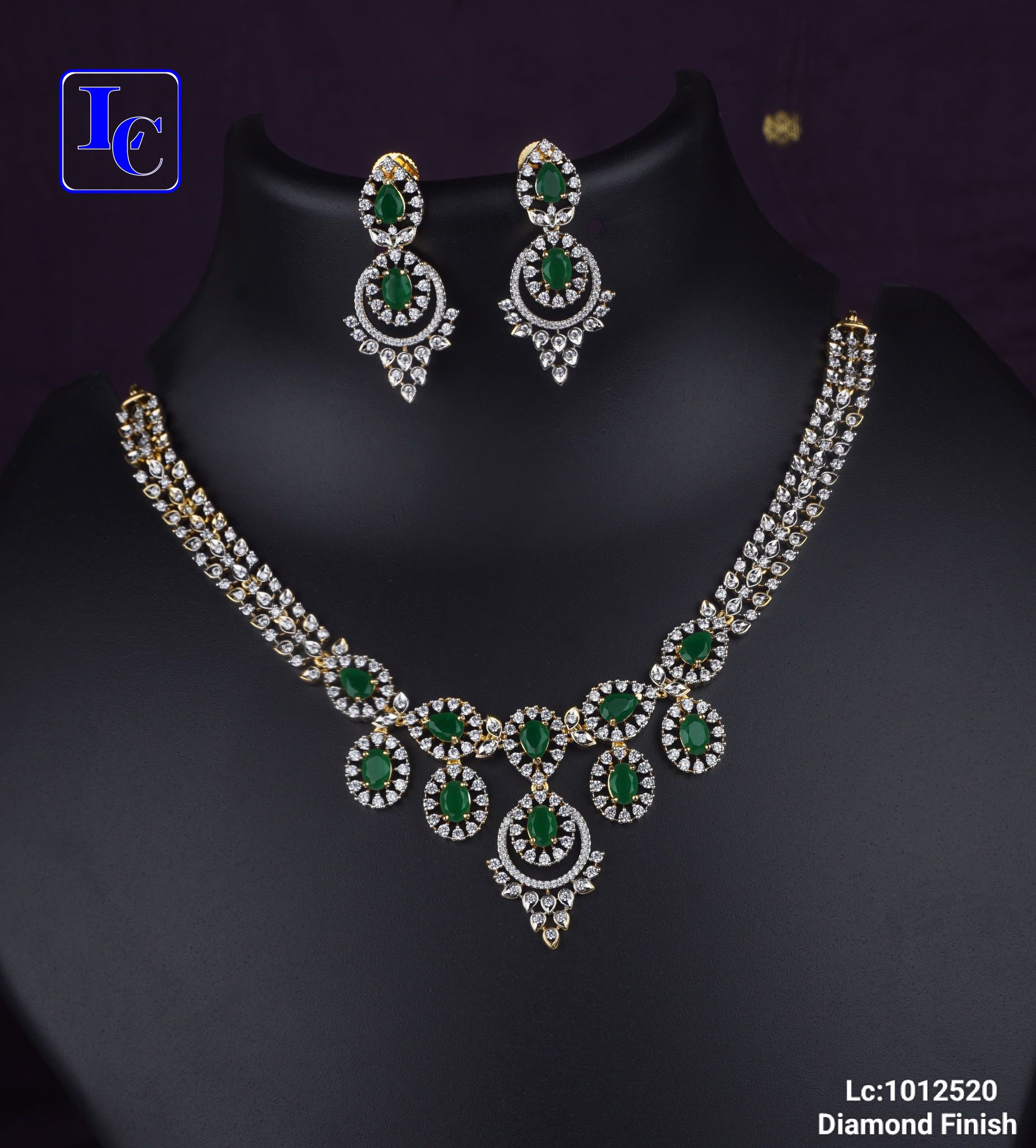 v989: Beautiful Diamond Finish  Necklace Set