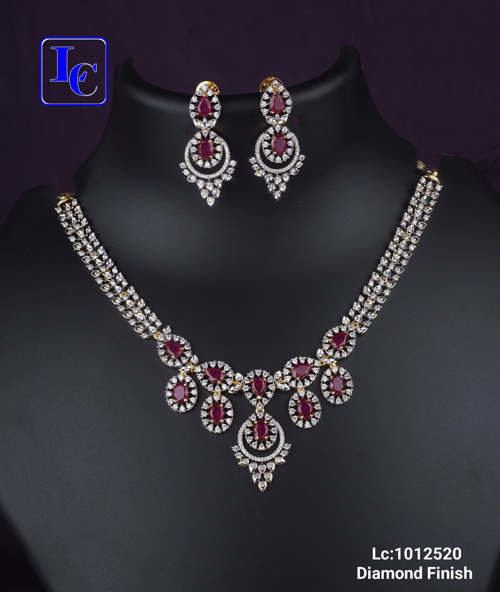 v990: Beautiful Diamond Finish  Necklace Set