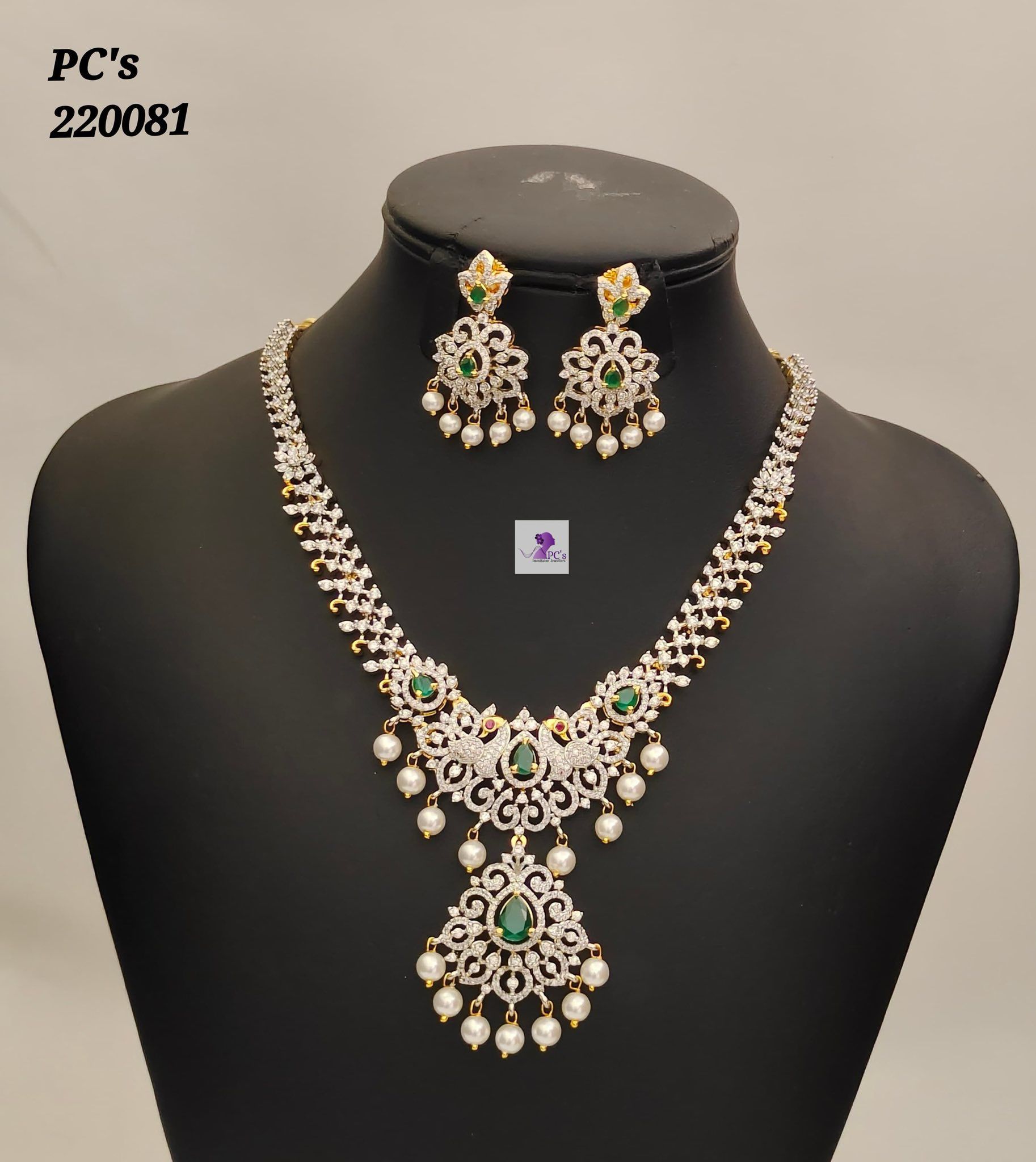 v993: Beautiful Necklace Set