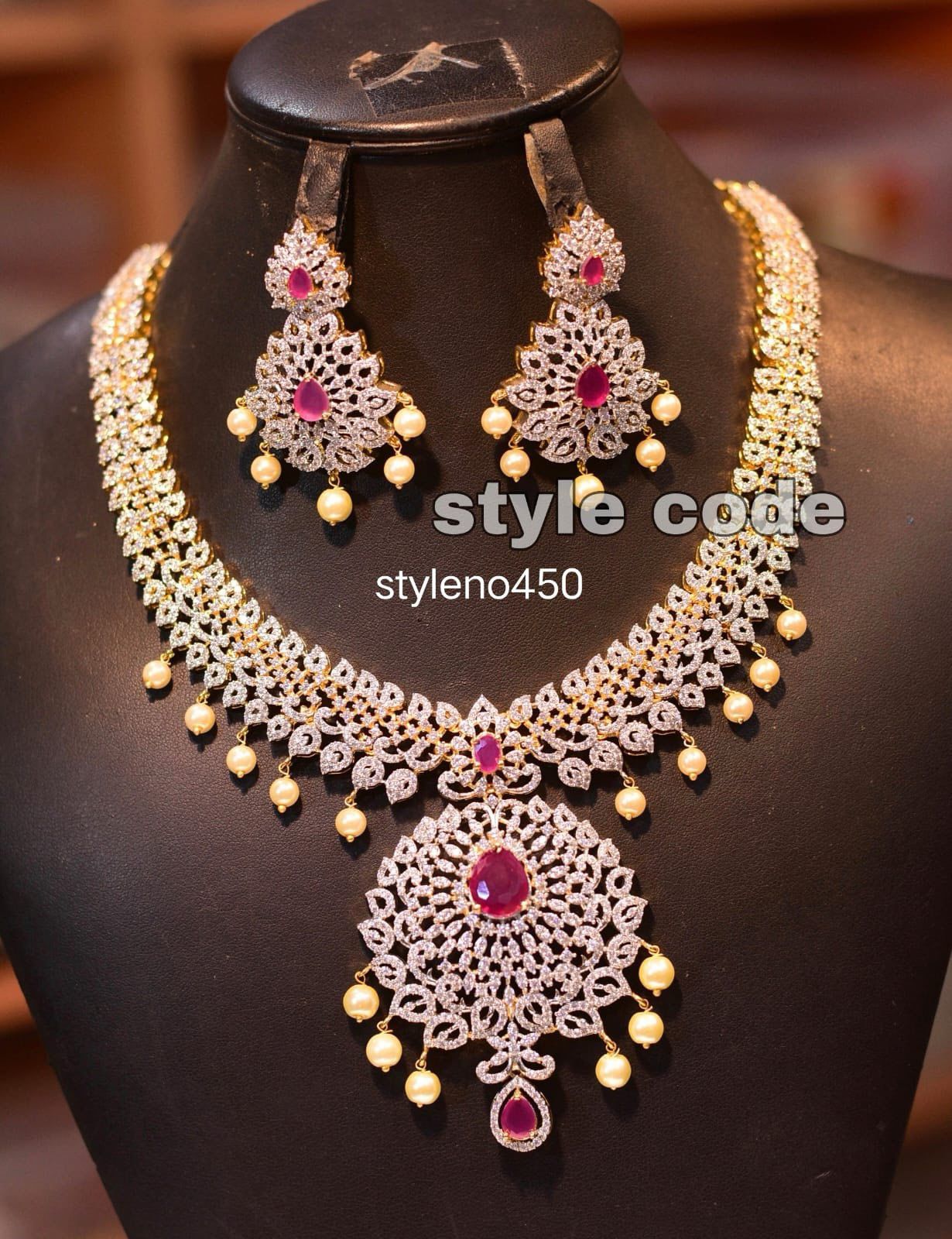v994: Beautiful Necklace Set