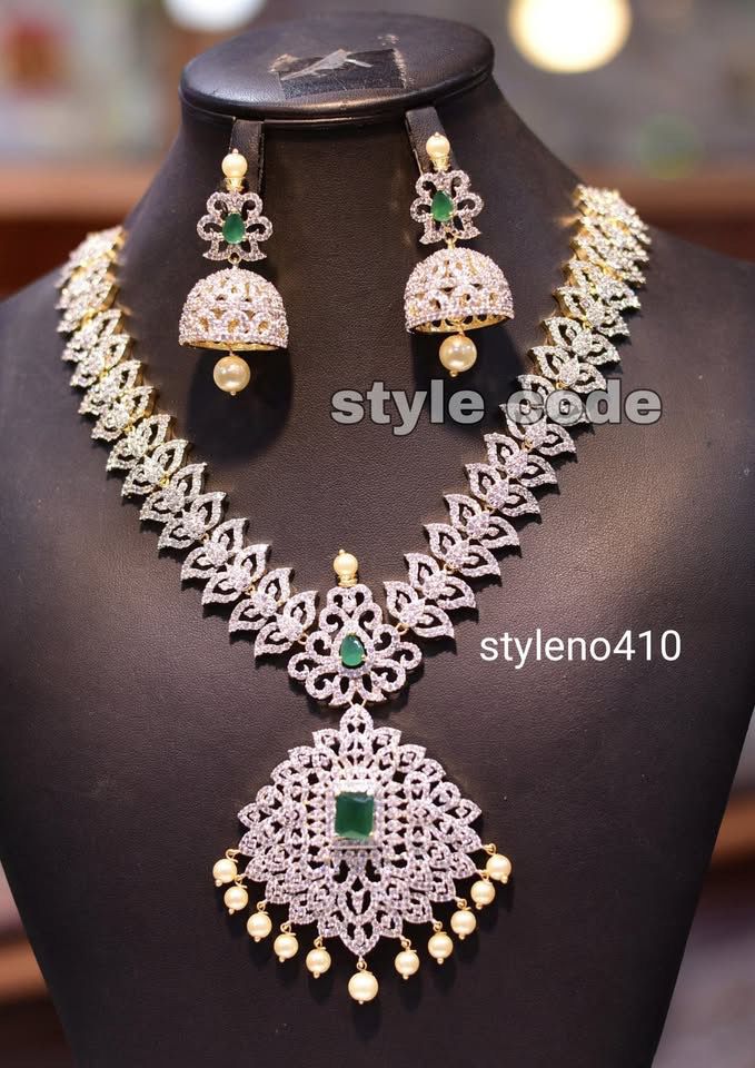 v995: Beautiful Necklace Set