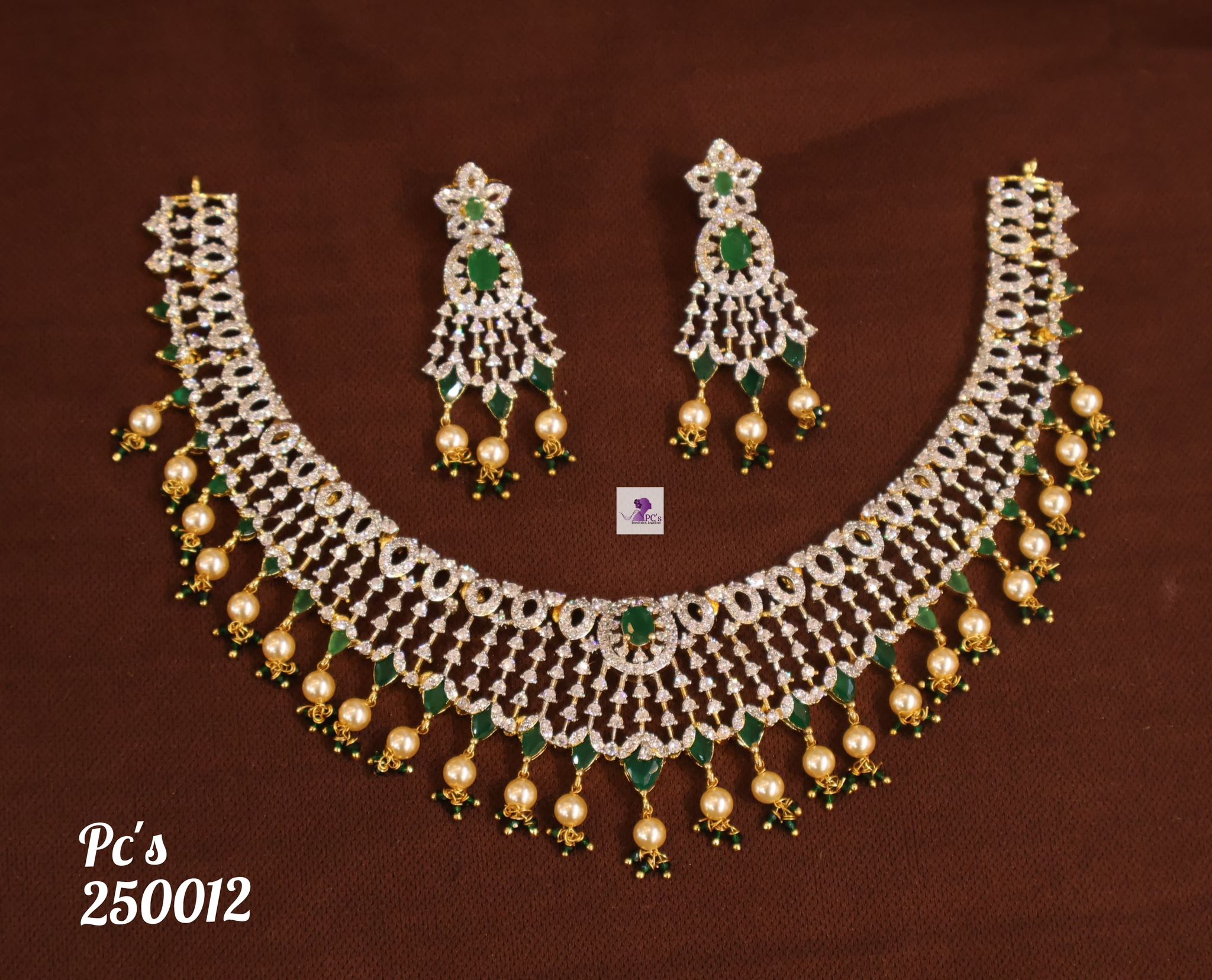 v997: Beautiful Necklace Set