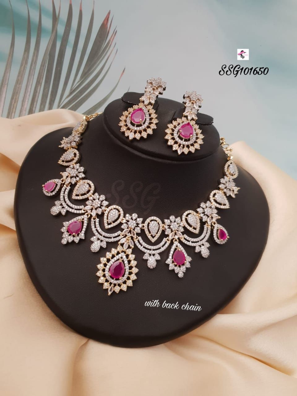v1004: Beautiful Necklace Set