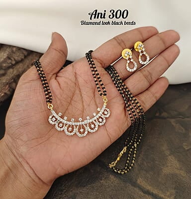 V223:Beautiful Black Beads Set
