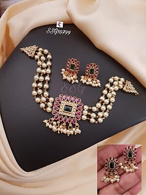 V228: Beautiful Choker Set