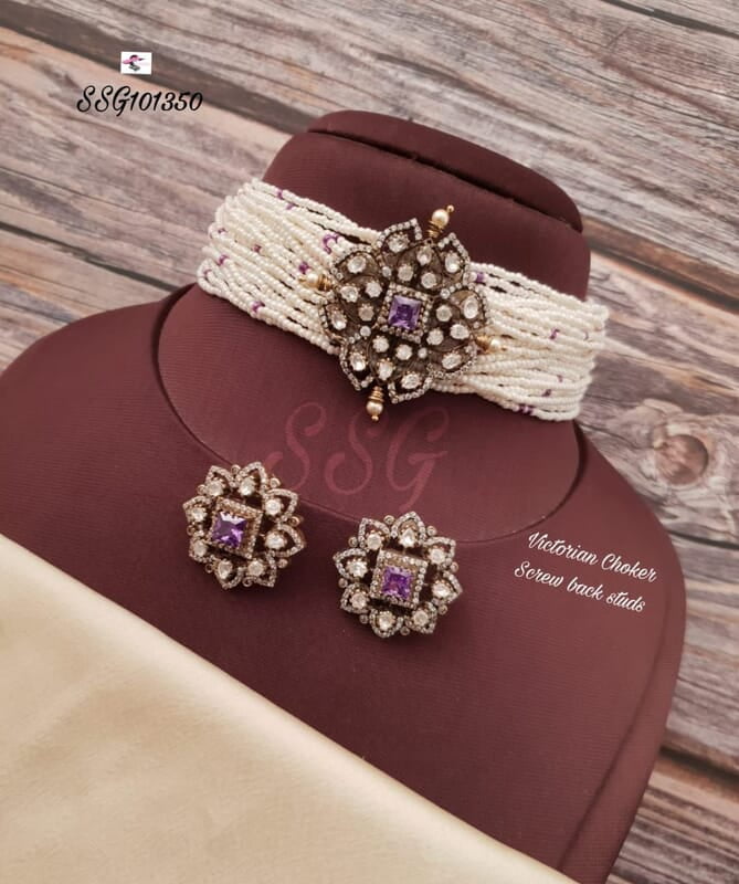 V229: Beautiful Victorian Choker Set